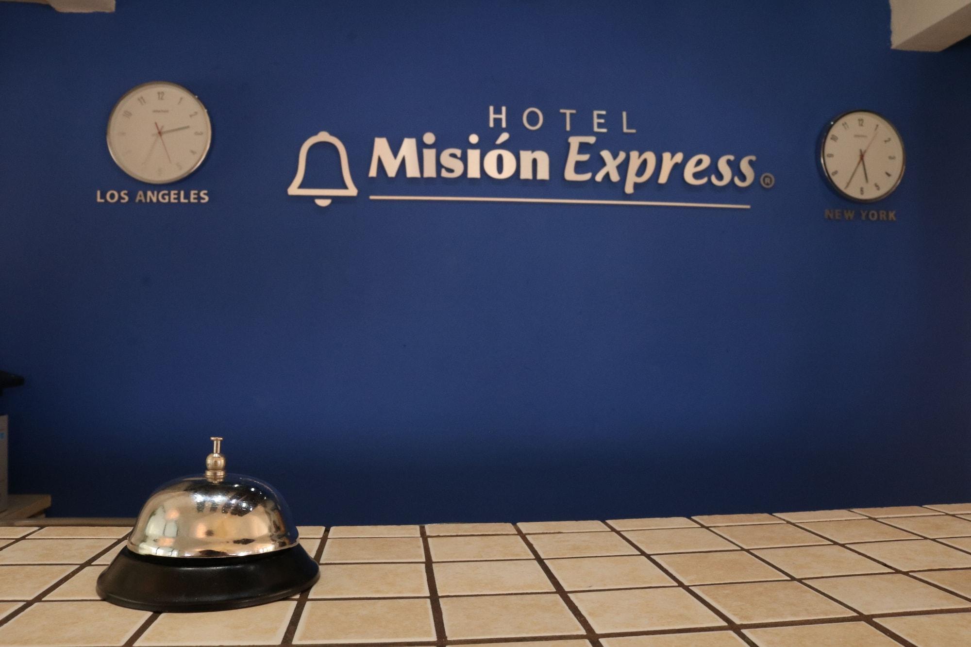 Mision Express Saltillo Exterior foto