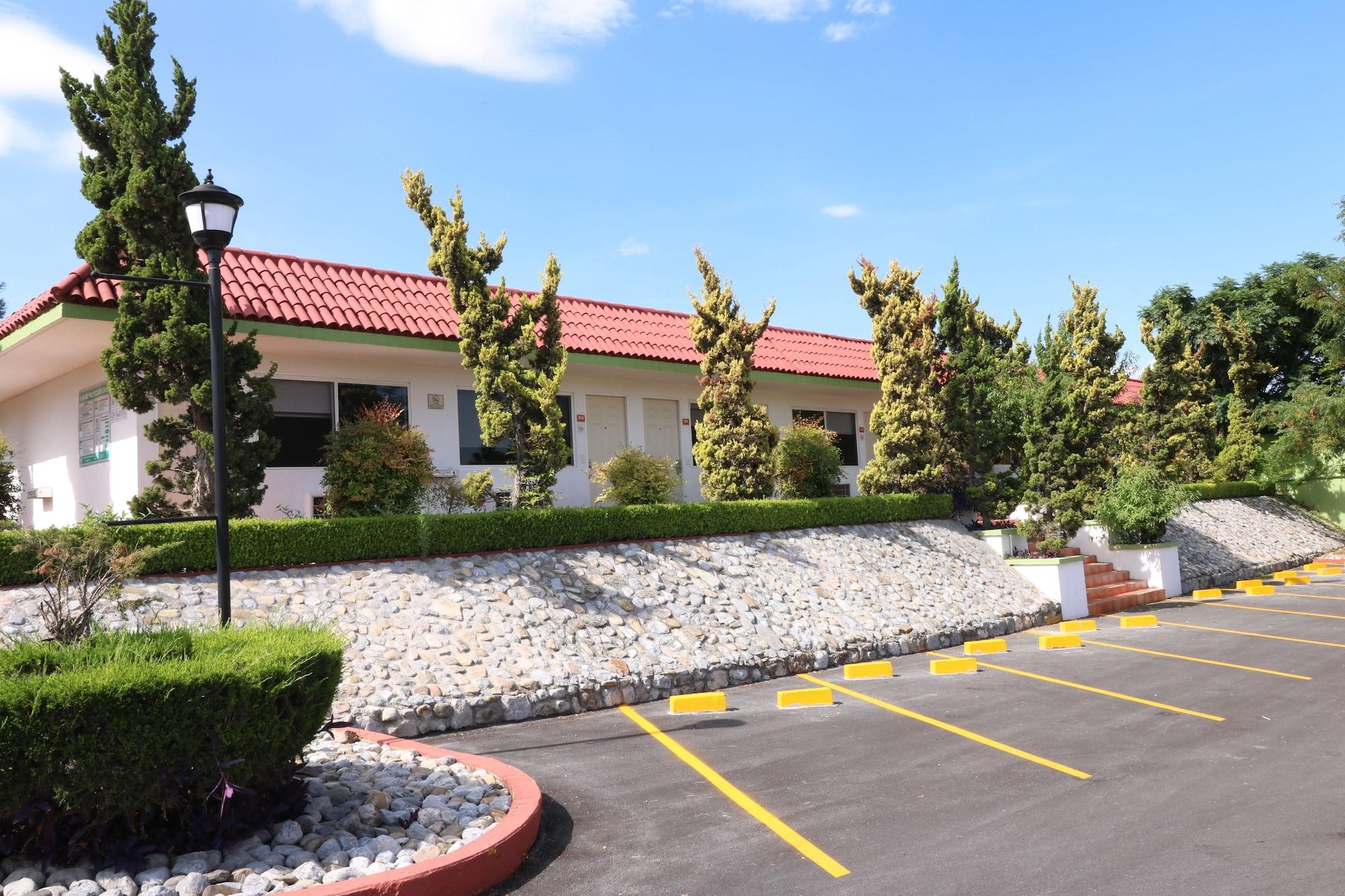 Mision Express Saltillo Exterior foto