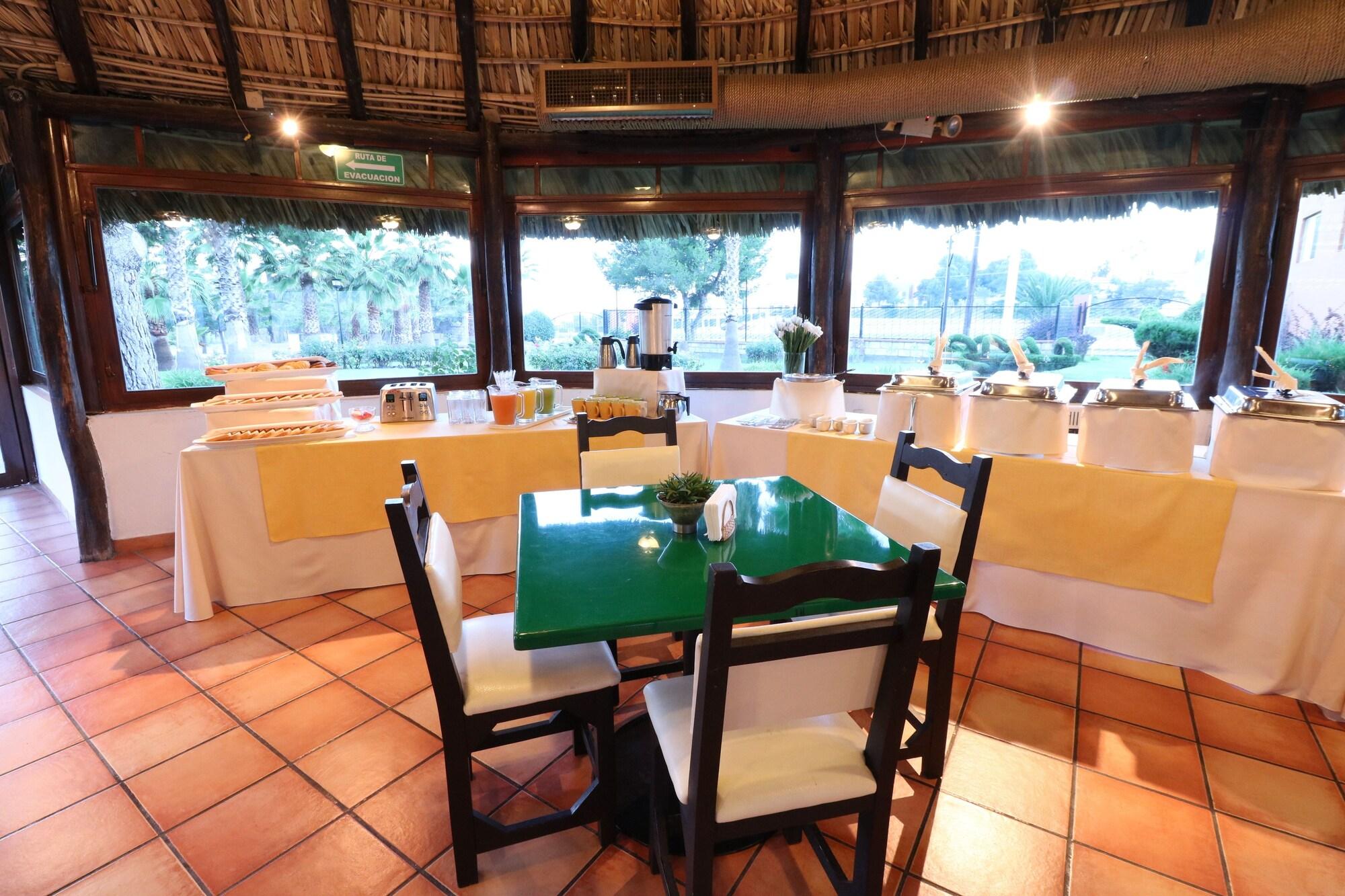 Mision Express Saltillo Exterior foto